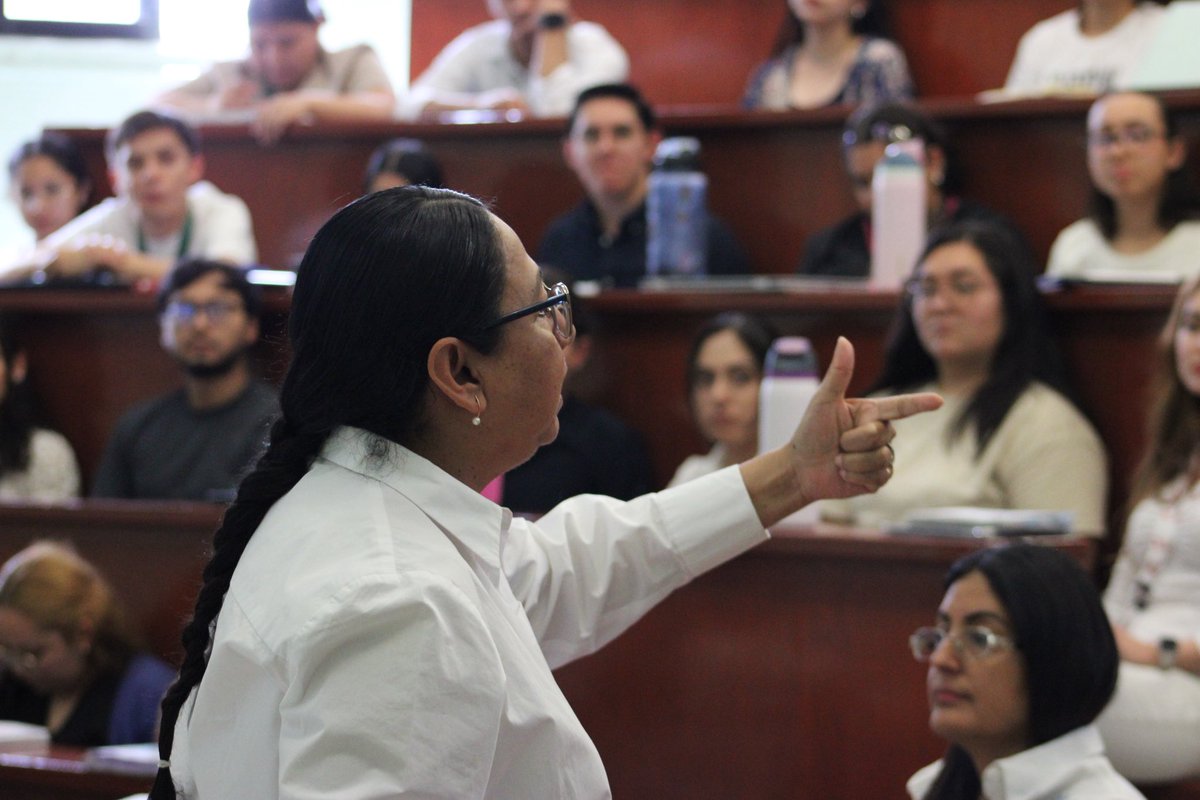 CecamedGente's tweet photo. Formarse como profesional de la salud también implica conocer, respetar y aplicar cada norma que protege a las y los pacientes. https://t.co/jv4OA7QbkQ