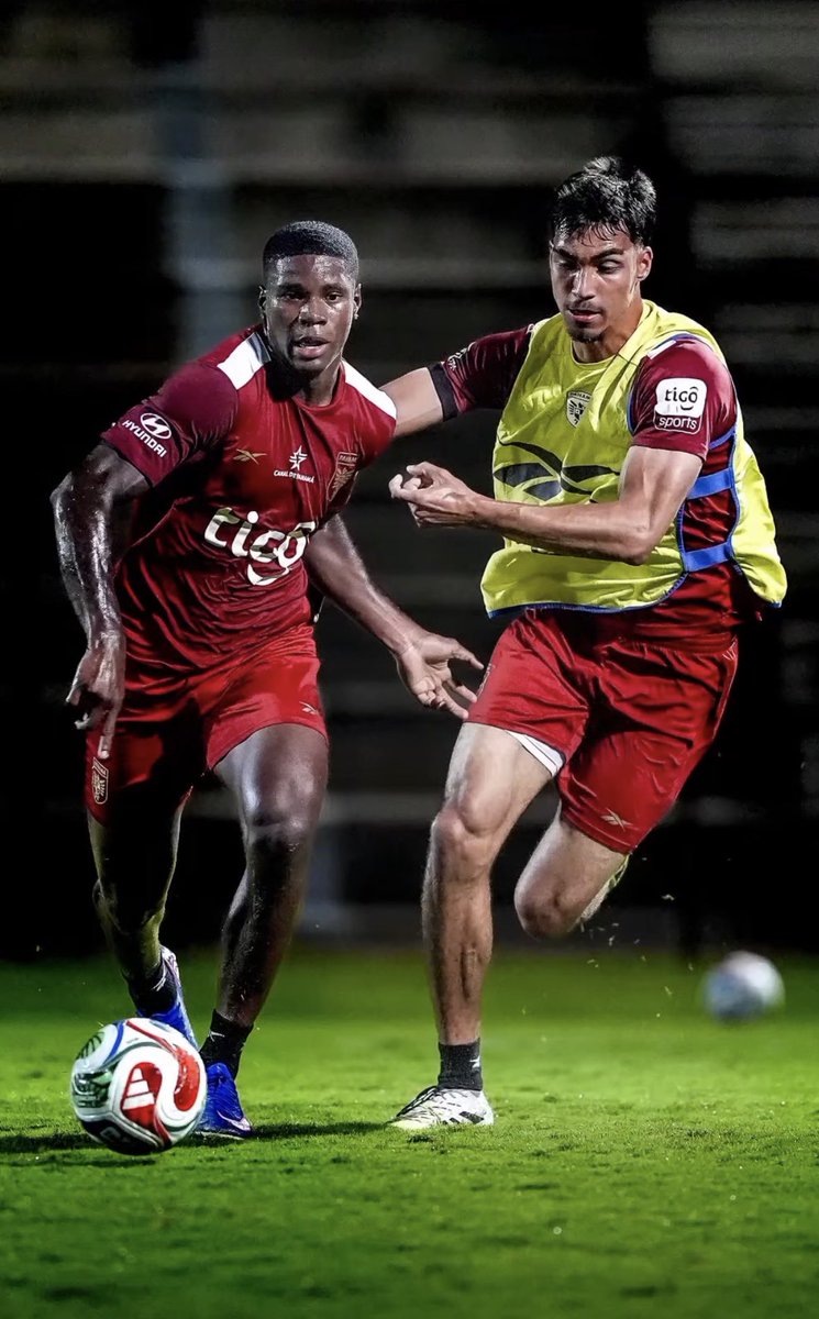 LaExtremaRoja's tweet photo. Kadir Barria (18 Años) - Botafogo🇧🇷
Martin Krug (19 Años) - Levante 🇪🇸

El relevo ya se esta preparando 🔥 🇵🇦 https://t.co/lymfGboQt4