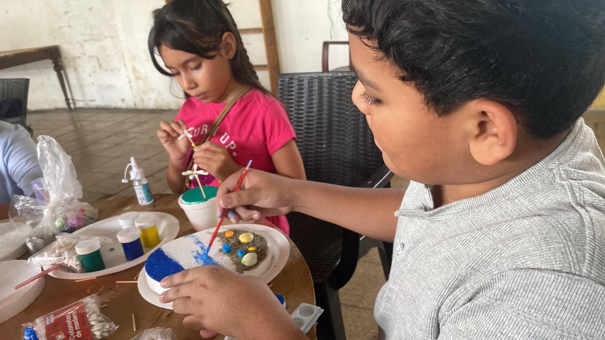 aquilesenlacomu's tweet photo. Diversión y aprendizaje para los más pequeños 🎨♻️👧🧒

Se llevó a cabo el vacacional “Devertir” con un TAC de arte y reciclaje en la casa comunal de Florida 1, donde niños y niñas participaron en actividades creativas, aprendiendo a reutilizar materiales de forma divertida. https://t.co/WArdtVrkou