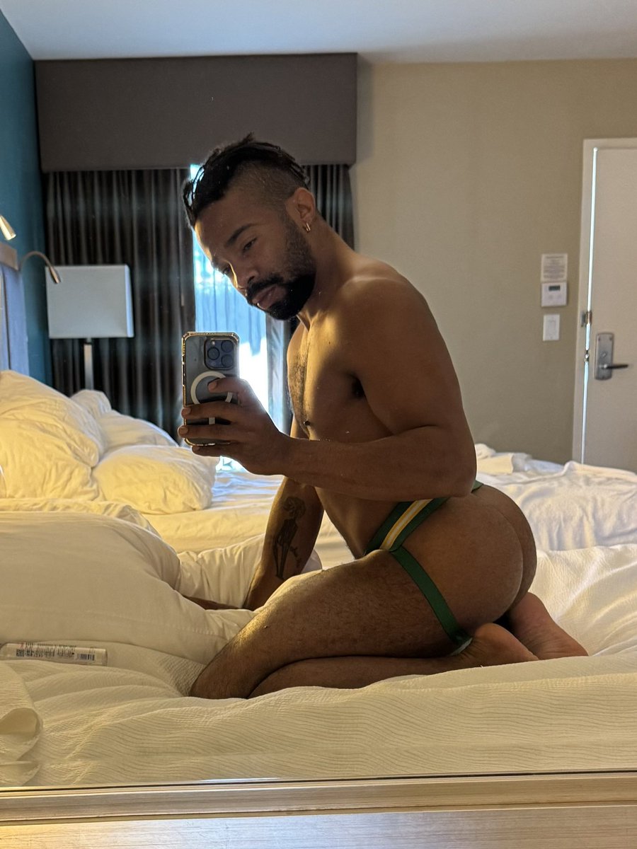 Fun-Size Jock (LA 4/29-5/4) tweet media
