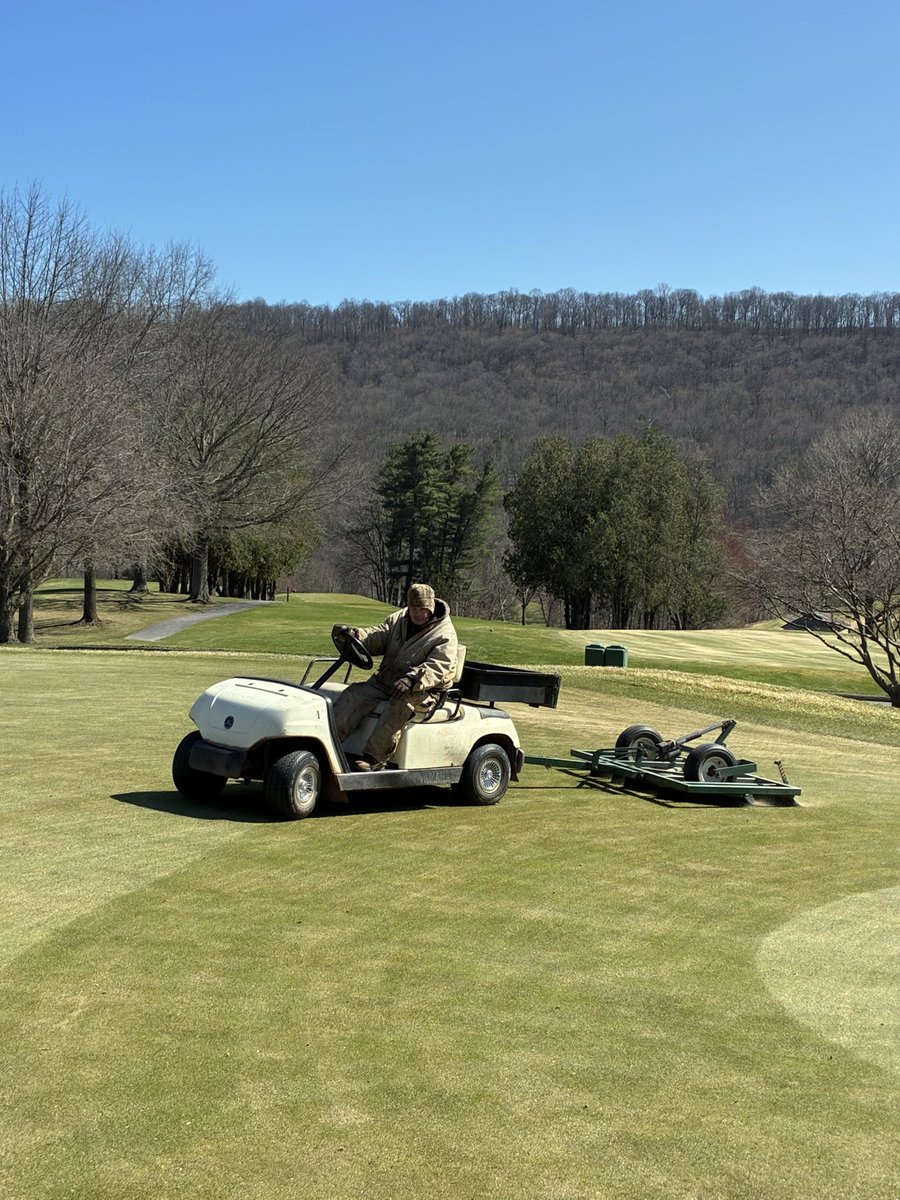 CCHGrounds's tweet photo. All the greens have been topdressed, brushed, and rolled. Greens aeration is complete, and open for play! https://t.co/zTJ2r37j6t
