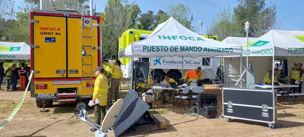 Plan_INFOCA's tweet photo. #SimulacroIUFJaén | Mañana desde las 09:30 h realizamos junto a diferentes operativos de #Emergencias un simulacro de #IncendioForestal entre los núcleos El Centenillo (de #BañosDeLaEncina) y El Guindo (#LaCarolina). 

Si ves tráfico de 🚒🚑🚓, no te alarmes

#BuenasNoches 🌜 https://t.co/nKfXYNA7ri