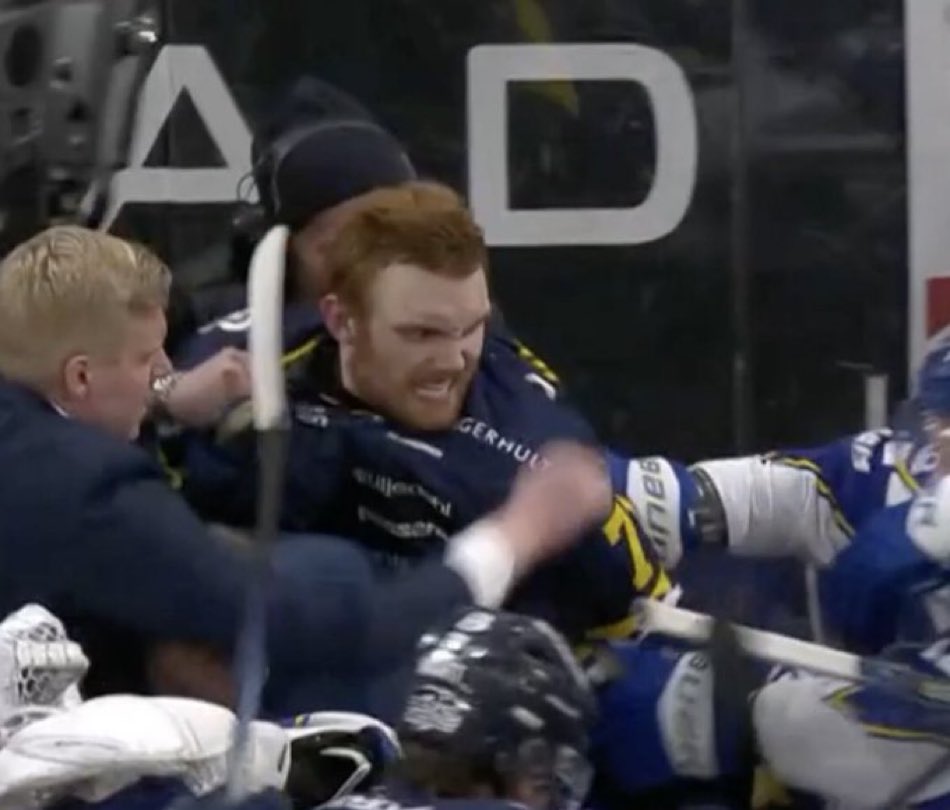 William2004 tweet media