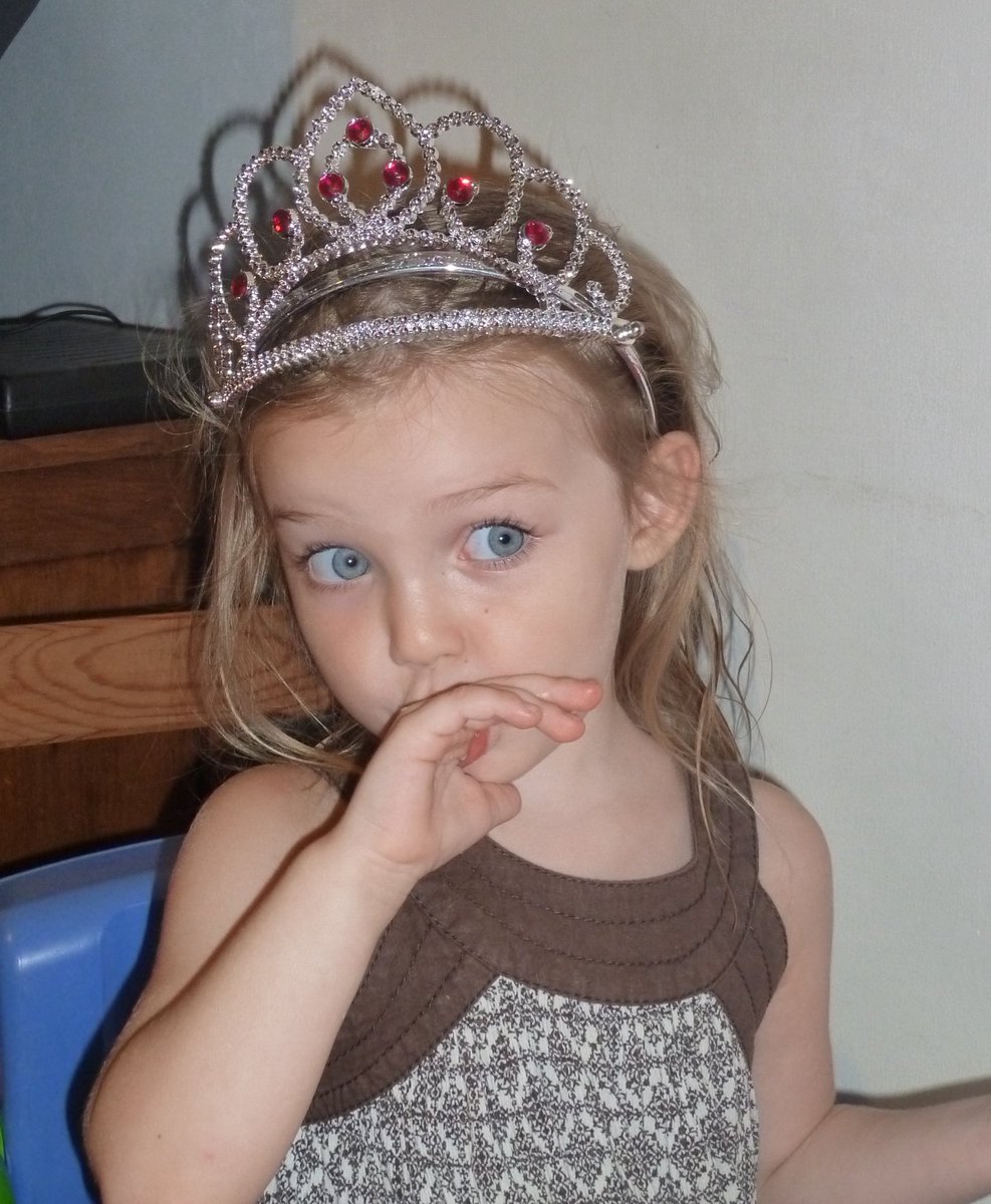 lou 𖤐 IS seeing miko tweet media