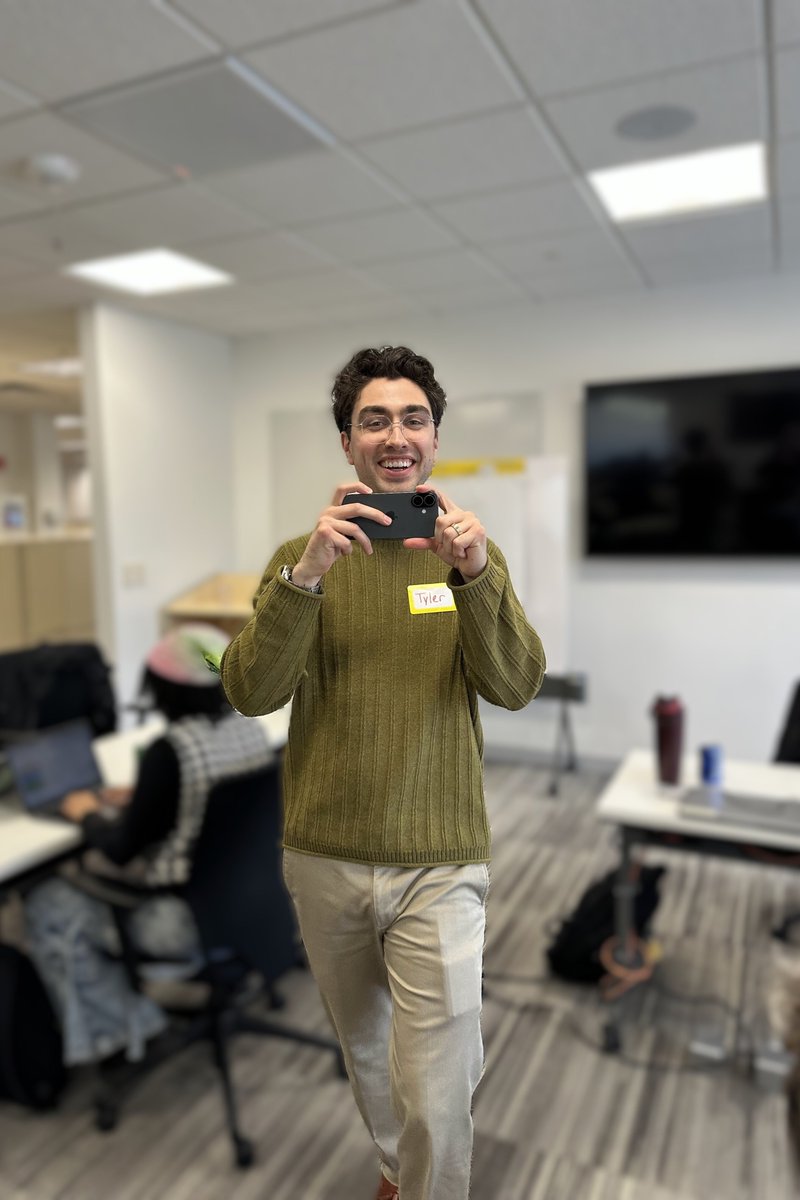 ideastogo's tweet photo. This is what ideation day looks like at ITG. Our facilitators are fully in it — capturing the moment, fueling the room, and occasionally catching each other doing exactly the same thing! https://t.co/04r4JJjnIr