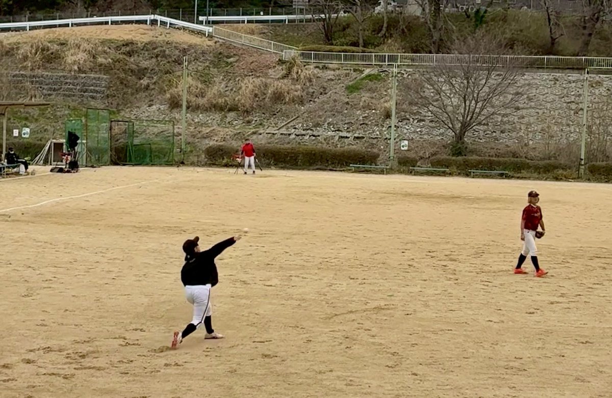 担当#28
寒さも穏やかになり、練習しやすくなってきました。シーズンインを前に、試合を意識したベーランや、ランナーをつけたバッティング練習をしました。いつも楽しく、いい雰囲気で練習ができているので、これからも頑張ります♪
#女子軟式野球
#神戸レディース
#野球女子
#野球好き