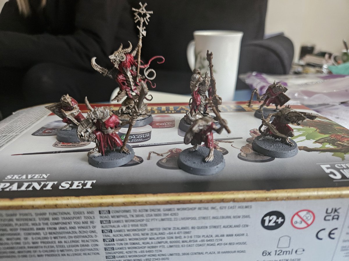 cdiffey9's tweet photo. My warhammer minifigs 
The left: skaven 
The right: tyranids https://t.co/3GUrPCdKuc