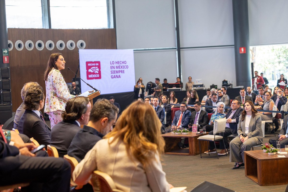 josefinarodzam's tweet photo. ¡Lo #HechoEnMéxico siempre gana! 🇲🇽🏆

Hoy, junto a @m_ebrard y la iniciativa privada, lanzamos una campaña que reconoce el talento, la creatividad y la fuerza de nuestra gente.

Consumir lo que se produce en México es apostar por nuestras manos, fortalecer nuestra economía y proyectar al mundo todo lo que somos capaces de hacer. 📈

Con la mirada en los grandes eventos que vienen, México está listo para competir, destacar y recibir al mundo con calidad y orgullo. ⚽🌎