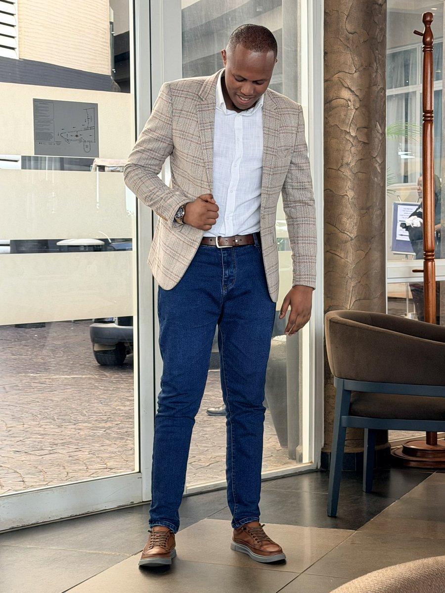 Ka Sukali Keeko oba Twongeremu 
Hon.<a href="/MwesigyeFranks/">Hon Mwesigye Frank</a>  PO 020 of the patriotic League of Uganda 
Omusajja is solid!  Strong! Gumitte!