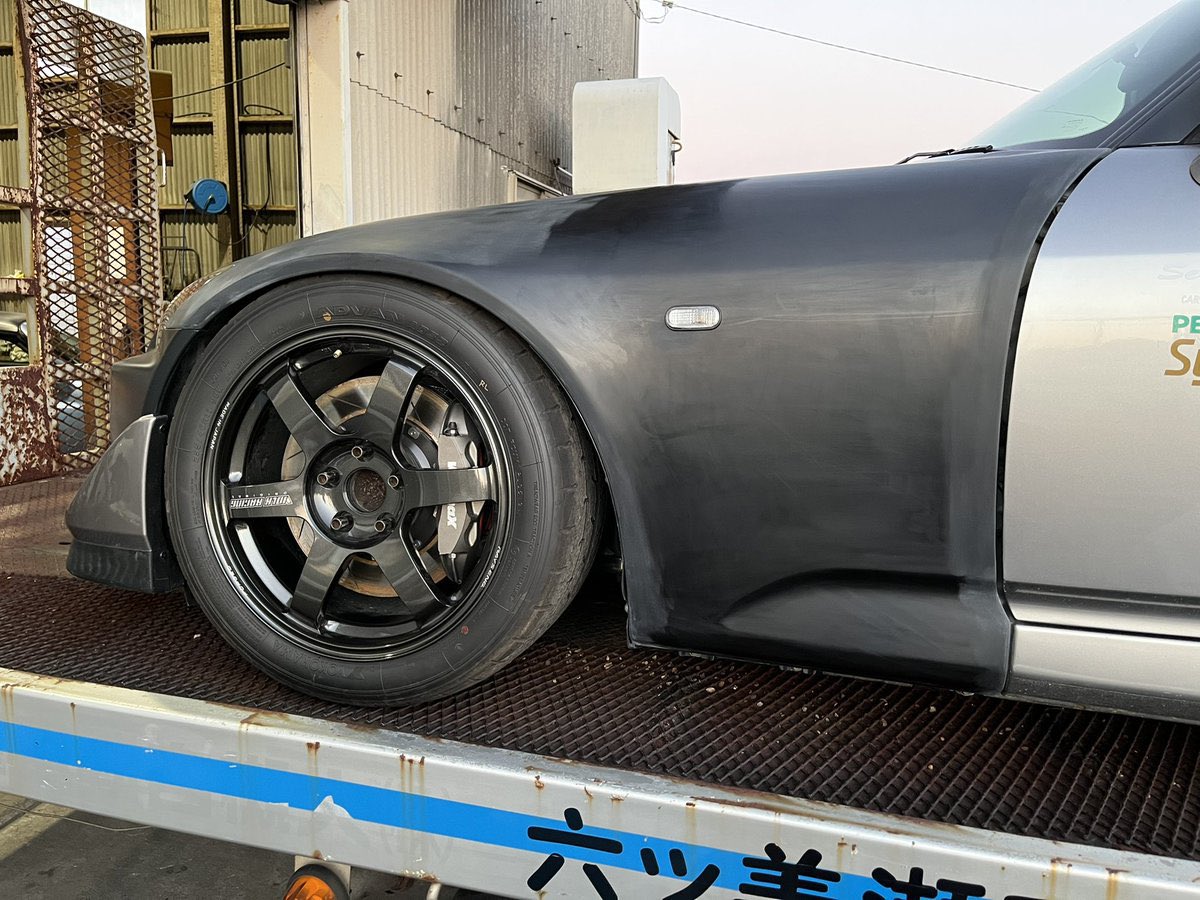 tomorrow3235's tweet photo. GT系エアロ大好きなんだけど、既製品はフェンダーアーチの限界があるから…
クソデカタイヤにクソ低ボンネットでうすうすフェンダーアーチじゃないと…
s2000はその点かなり理想に近いアーチしてる https://t.co/Xvm8cLqf3H