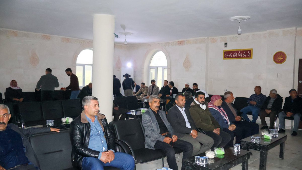 #Şırnak Valisi Birol Ekici, #İdil Kaymakamı Anıl Adıgüzel, idil ilçe jandarma komutanı Deniz Kurt ile birlikte, Pınarbaşı Köyünde  Merhume Kaside Tanak'ın taziyesine katılarak, merhumeye Allah’tan rahmet; ailesine ve yakınlarına başsağlığı diledi