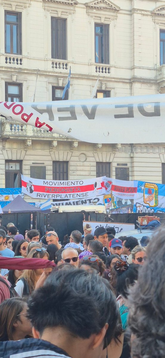 River discute 🗣 tweet media