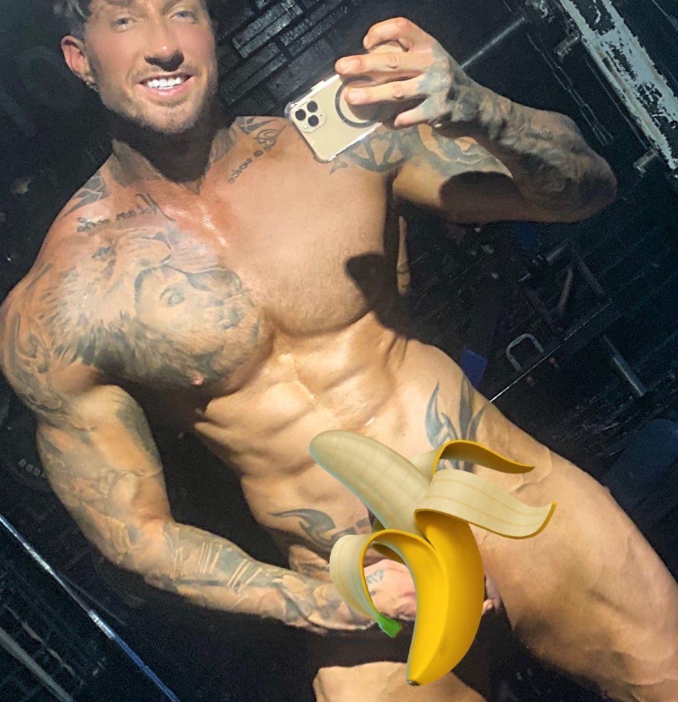 TTGG_official's tweet photo. Click here 👇🏼to watch my live shows 🔥
https://t.co/rp2ZbeoBqD

#thattattooedgymguy #muscles #liveshows https://t.co/bBrshdqxkJ