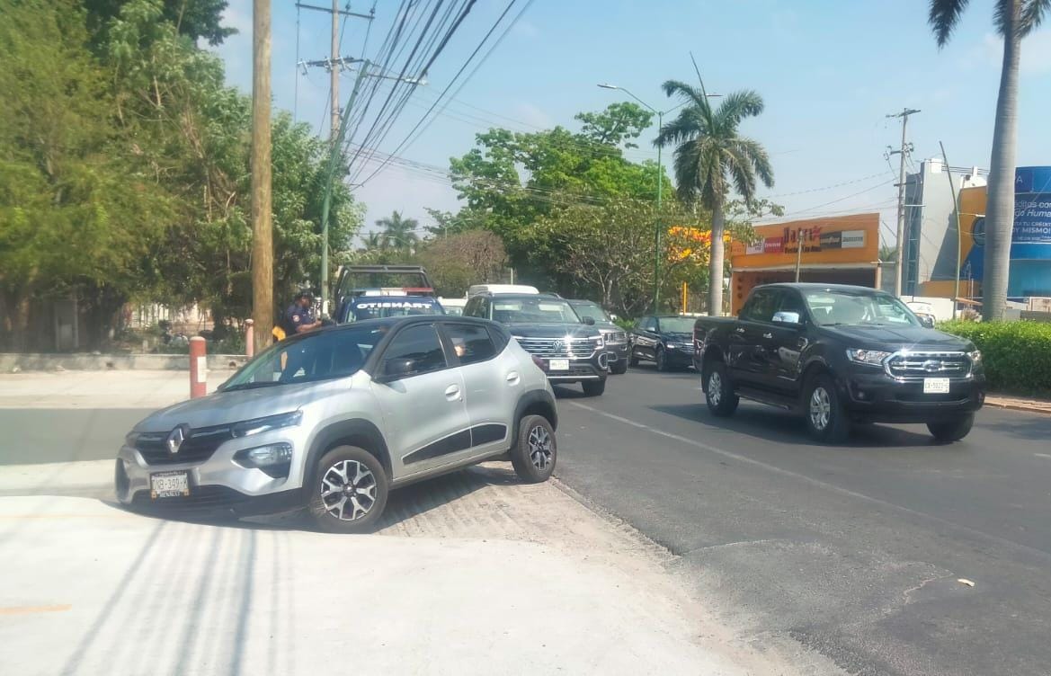 TUXTLA 

⚠️ Precaución ⚠️

Maneje con precaución, sobre el Boulevard Belisario Domínguez, de Oriente a Poniente, a la altura del Fraccionamiento Laureles, se suscitó un percance vehicular; se exhorta a las y los automovilistas a conducir con precaución.