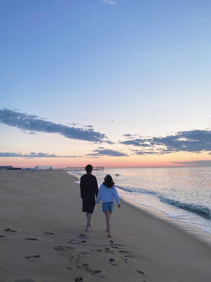 poguequeens's tweet photo. Beach walks with @kildarerafe ❤️ https://t.co/PPJeORLpas