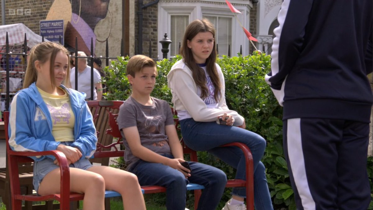 ✧༺♡༻✧ tweet media