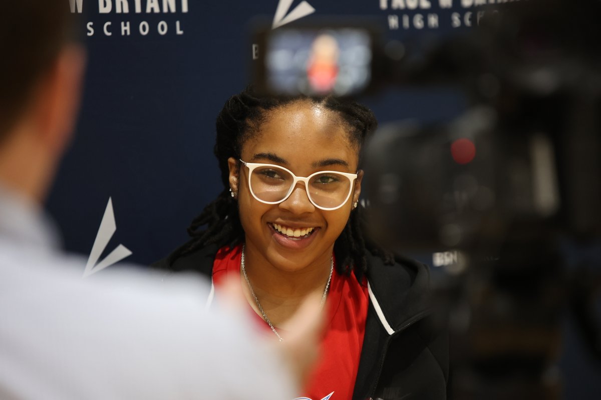 TCSBoardofEd's tweet photo. Faith Bonner has been a leader and star for the @PWBAthletics girls' basketball team as she helped lead them to two straight appearances in the playoffs. Faith will continue her career at @RoaneStateWBB in east Tennessee. She plans to major in Athletic Training.
@BryantStampede @ericfhines @GRANTE1 @MikeDaria @kknorstrom @MarkhamTCS @clasesconcallie @TCSAthletics_1 @AngieFMorrison @ESPNupe @JayDuke49456304 @bamaEMW @MarvinLLucas @WVUA23Sports
