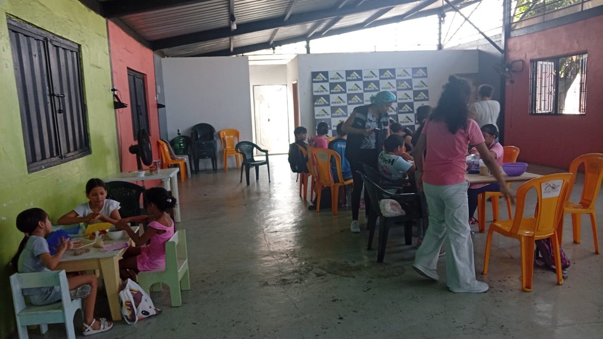aquilesenlacomu's tweet photo. Pequeños grandes talentos en la cocina 👩‍🍳👨‍🍳✨

Se llevó a cabo el vacacional “Mini Chef” en la casa comunal Unión Cívica, donde niños y niñas aprendieron de forma divertida sobre preparación de alimentos, creatividad y trabajo en equipo. https://t.co/gBDtGt0pD0