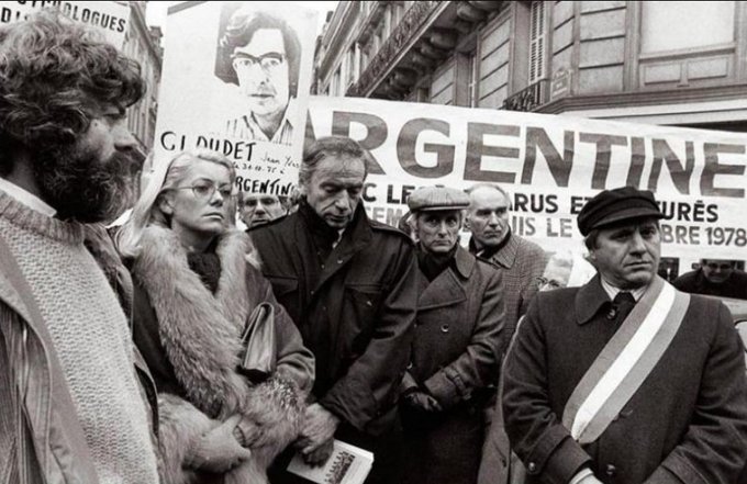 mia wasikowska tweet media