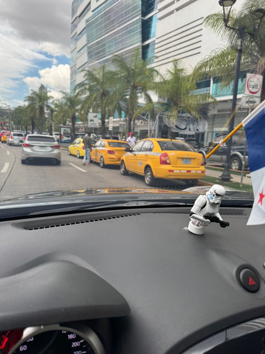 Tráfico Panamá tweet media