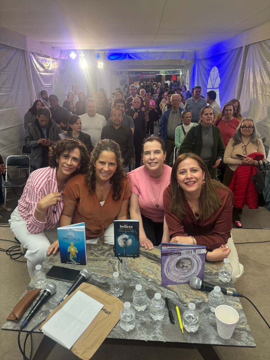 gabytrodea's tweet photo. Una vez más, gracias querida @Filcocoyoacan por el espacio para presentar mi nuevo libro “La belleza del olvido”.  😍😍 https://t.co/rPbPZjVSLz