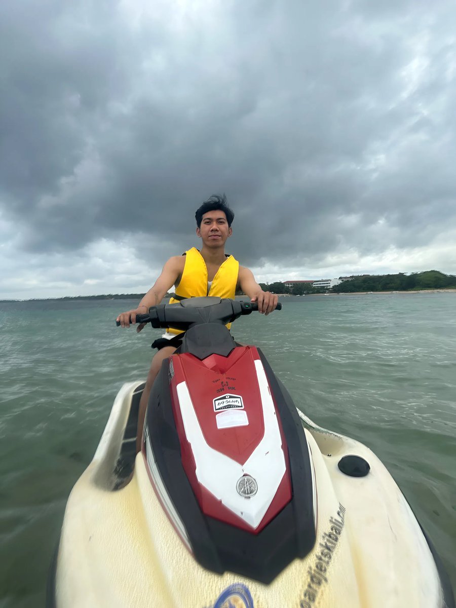 gustut_'s tweet photo. Hallo, 
I am Ngurah
I am 28 y.0
I am from Bali
I am Gay
I am single https://t.co/19kIwkdpX4
