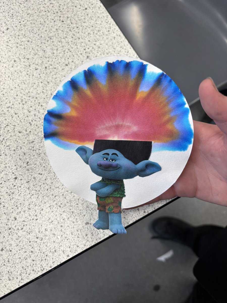 FairfaxSciTech's tweet photo. Today in Science Club we explored chromatography, a technique used to separate mixtures. We got creative by using it to make colourful “troll hair”! Science + creativity = the best combo #ScienceClub https://t.co/vJeoTpECCC