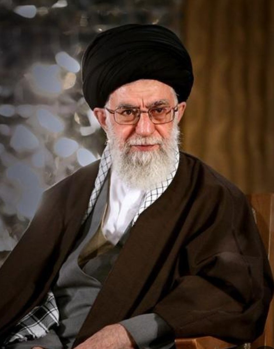 نمیدونم چرا هربار به عکس آقای شهیدمون نگاه میکنم...
بیشتر از  امریکا و اسرائیل متنفر میشم...
خشمم بیشتر میشه
وقتی میرم کف خیابون شب ها
قلبم آروم میگیره
شما هم مثل منید؟
#تا_پای_جان_برای_ایران 
#ایران_پیروز