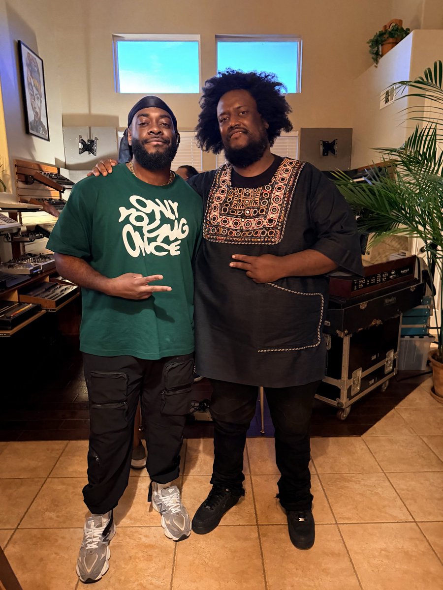 As a musician + dreamer, writing this sentence don’t even feel real… 🗣️I GOT RECORDS WITH THE KAMASI WASHINGTON!! 🥲💡

I came to work - we worked. I didn’t fan out.
I was shook though. lol 😂 Run your race!!