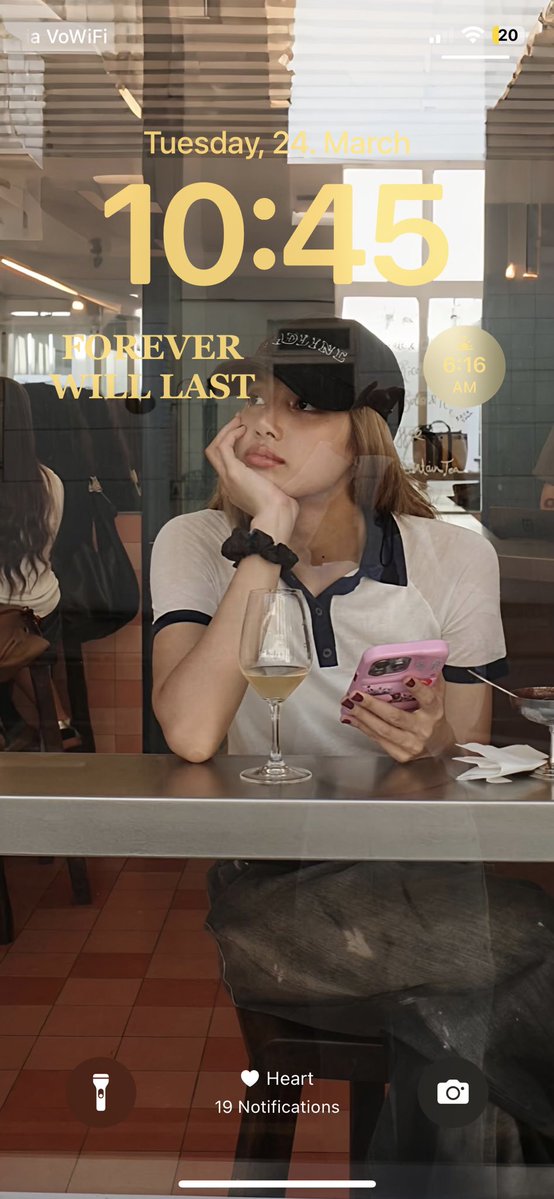 laura SAW RENEÉ tweet media