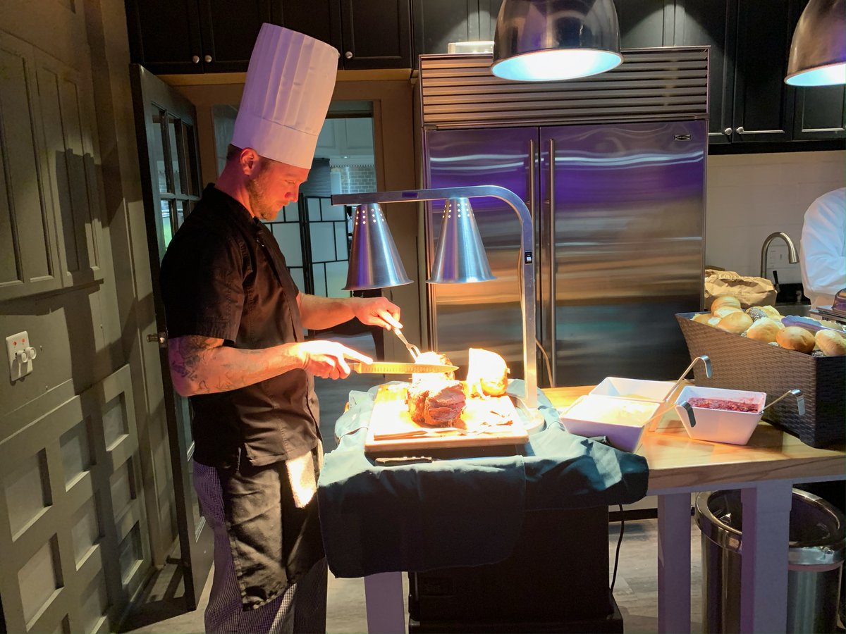 HeavenlyCCC's tweet photo. 🔥 Live, Interactive Experience - Just one of the things that make our food stations special!

We prepare and serve dishes right at the station, creating a vibrant, engaging atmosphere your guests will love.

Reach out for menus, recommendations, or a custom station package. https://t.co/s20ENvkHaT