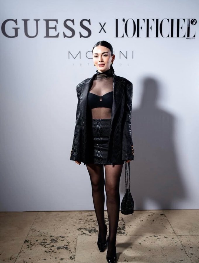 amber'✨ tweet media