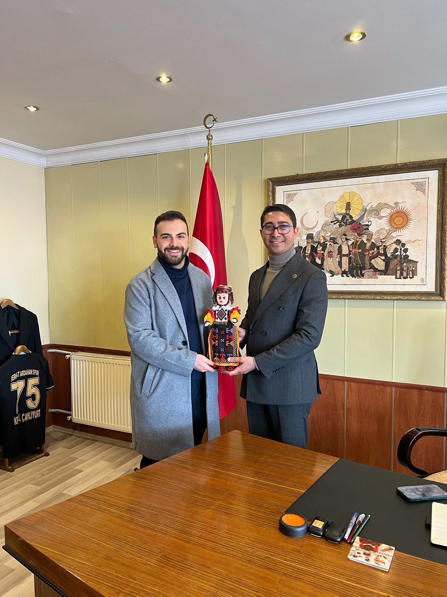 KayaaaAlihan's tweet photo. Damal Belediye Başkanı kıymetli dostum Kemal Çamlıyurt’u makamında ziyaret ettik.

Kendi imkânlarıyla hayata geçirdiği Ardahan’ın tek belediye kreşi, halk ekmek ve halk lokantası gibi örnek projeleri dolayısıyla kendisine teşekkür ediyoruz. https://t.co/JDYM0mpwpq