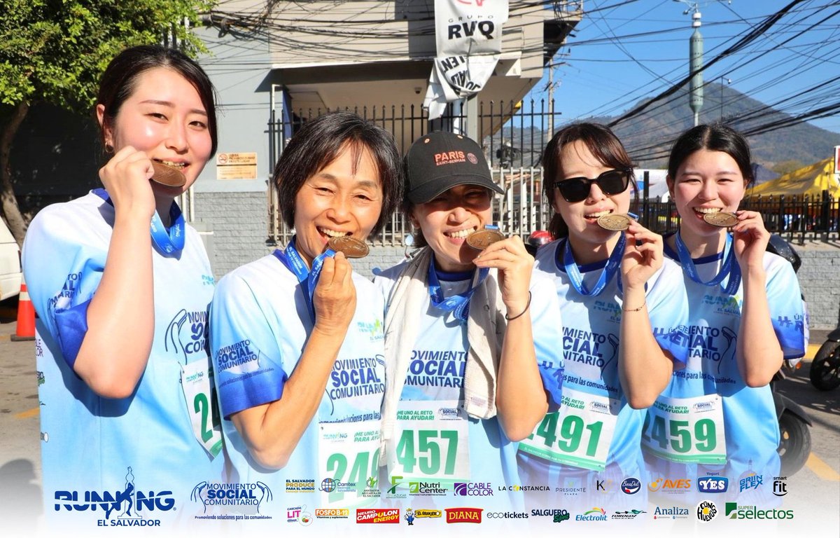RunningESsv's tweet photo. 🏃‍♂️💙 Running El Salvador marcó un momento inolvidable para el país.
Miles de personas se unieron en una jornada donde la solidaridad fue la protagonista. 🇸🇻✨ https://t.co/qVrZwiCGQb