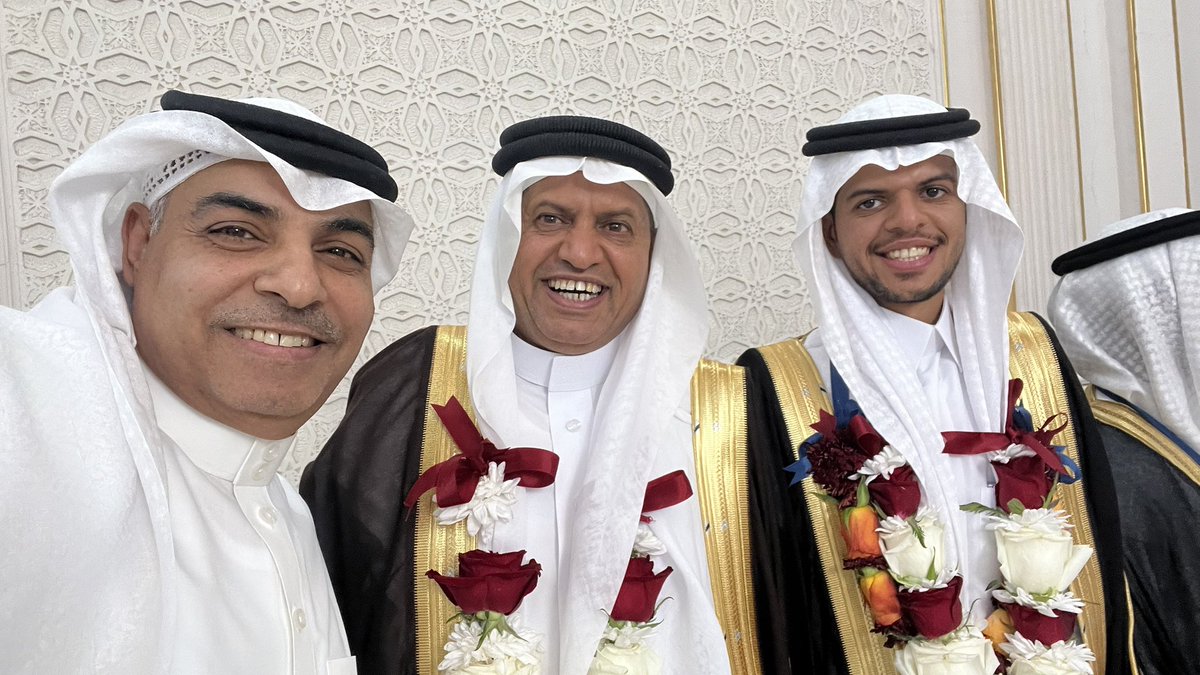 Abdulahaldubais's tweet photo. تشرفت أنا واخي ابو احمد بالحضور والمشاركة في زفاف الابن حسن علي سعيد مرار الله يسعده ويهنيه يارب وكان من بين الحضور كوكبة من معلقين ولاعبين وإعلاميين محليين ومن دول الخليج راشد كاهورا والشكري @nadeerov2 @Rashidmk69 @liverpooly_71 @zuhair_aldhamin @adel_7_dossary  @mansourdubais https://t.co/geVeunigvc
