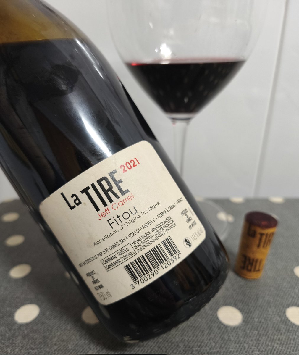 Lonifasiko's tweet image. Cómo tira y calienta el 2CV del amigo Jeff Carrel🍷 #Fitou #vino