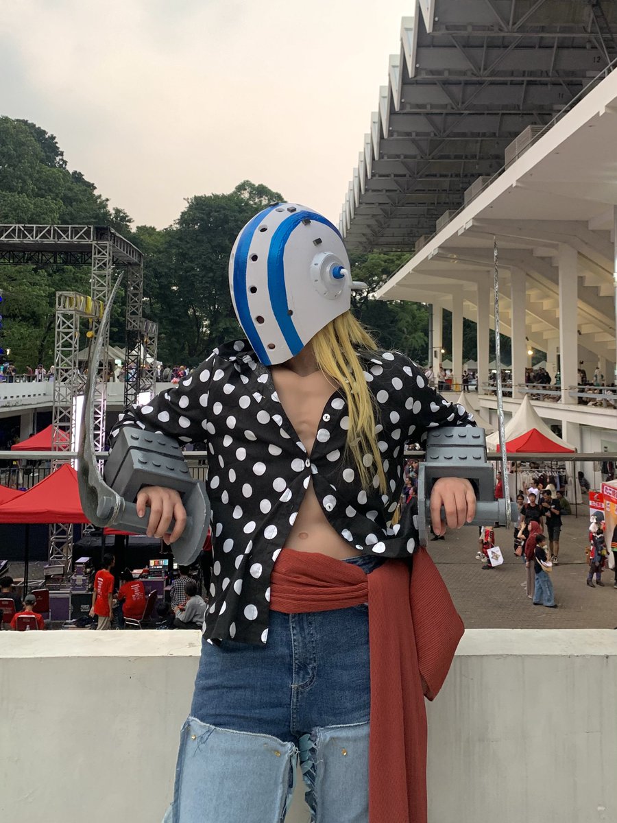 cackball's tweet image. #Killer cosplay I did back in 2024
I could barely see anything