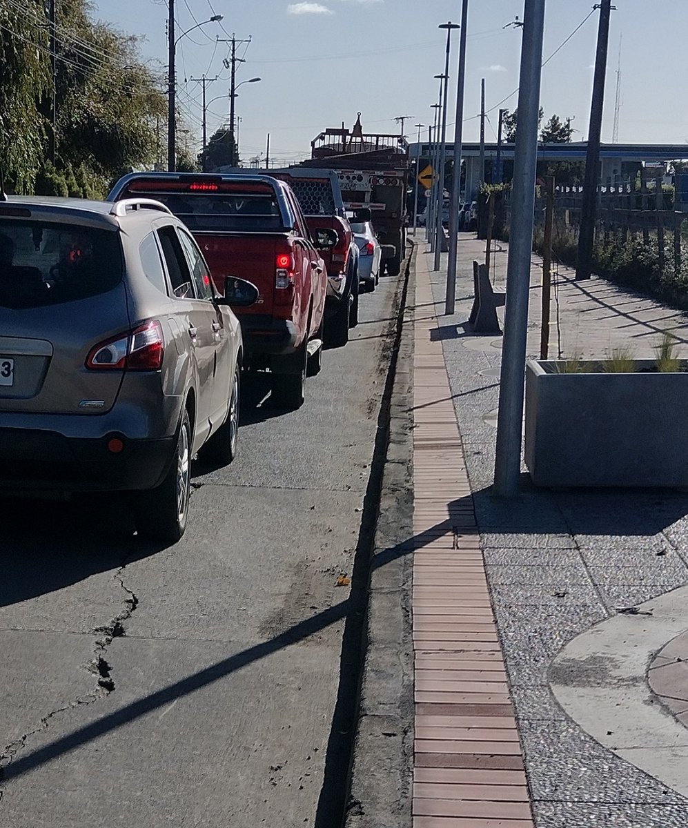 ArmandoJavierO4's tweet photo. Para el terremoto del 2010, dónde tuvimos una catástrofe, me tocó hacer fila para el combustible, al igual que ahora, con la diferencia que hoy, el gobierno de turno  ha creado una emergencia. #Bencinazo https://t.co/nmigWFFsCy