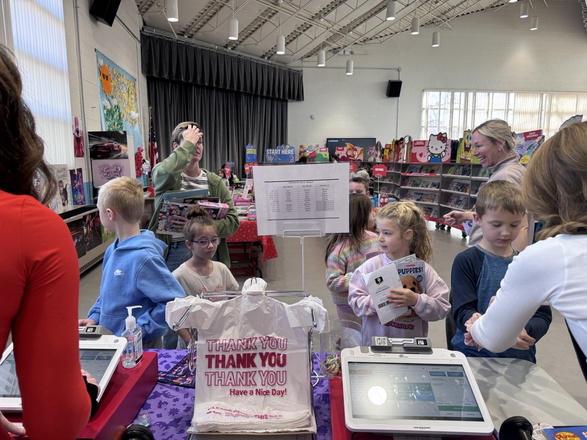mrsgoodgps's tweet photo. One of the best days of the year! 🥳BOOK FAIR!  Thank you to all the volunteers who made this day so special! 📚 https://t.co/DXaJvxAuGK