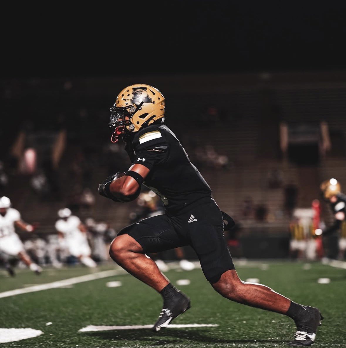 Jay_Havs's tweet image. Honored to announce I have accepted the role as the Offensive Coordinator and Quarterbacks Coach at Abilene High!

Grateful for the opportunity to work for @coachfullen and carry on the tradition of such a historic program. Ready to get to work and FLY HIGH 🦅#GoldStrikeO⚡️#TEW