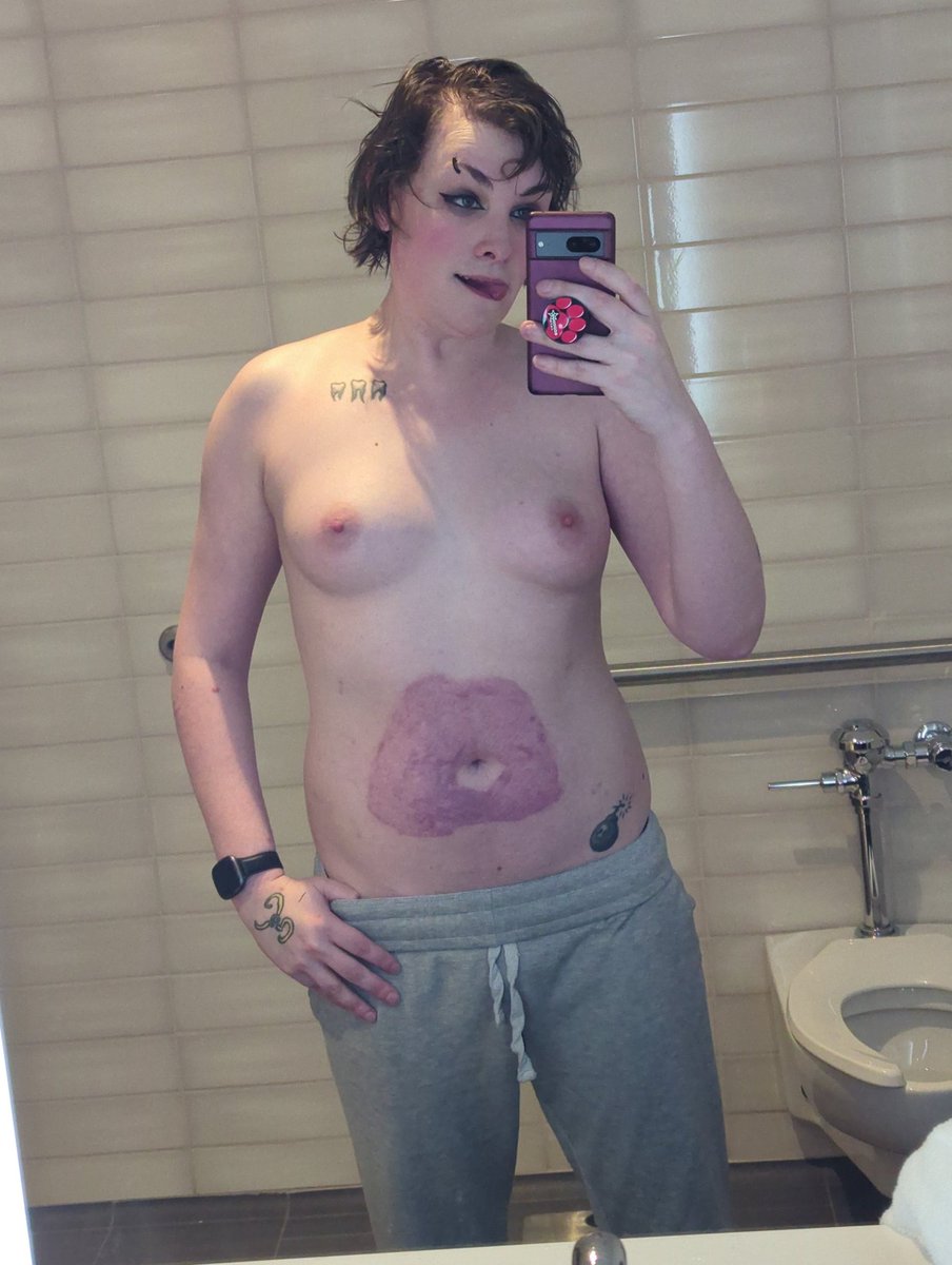 Gym selfie! Ya girl is starting to get her cum gutters back 😁