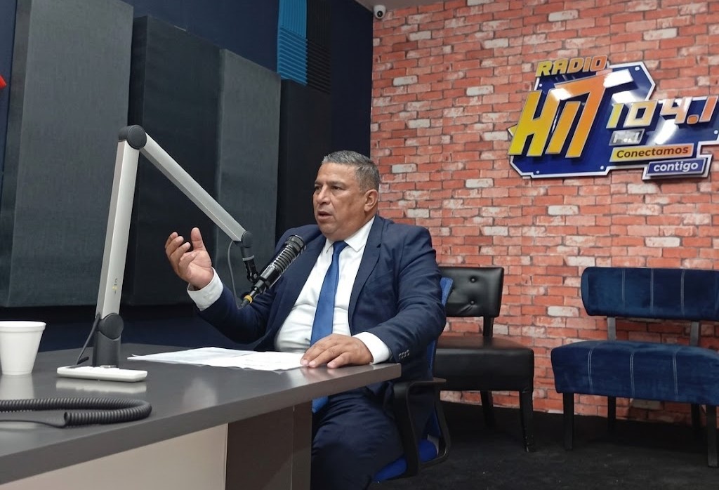 Acess_Ec's tweet photo. 🎙️ #ACESSEnMedios | 📺 A través de @Radiohit_Manabi, nuestro director zonal 4, @PatricioCa35617, informó sobre la gestión de la Agencia en el año 2025.
Este es un mecanismo de difusión para que la ciudadanía conozca cómo protegemos la seguridad de los pacientes y usuarios. 🧵 https://t.co/GG3oxWVUNY