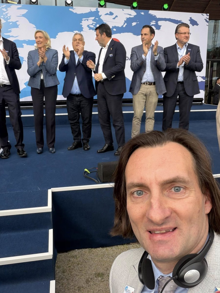 Poslední skaut™ tweet media