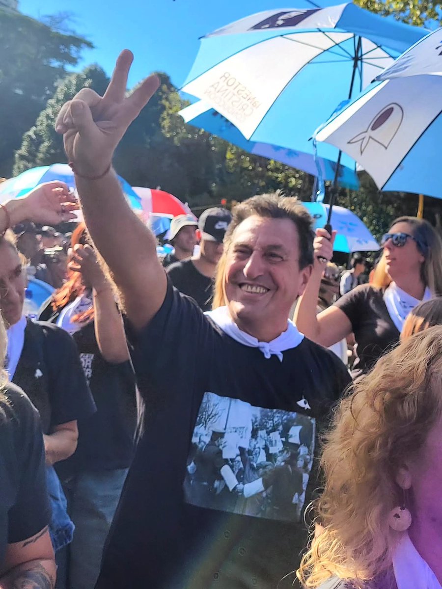 Daniel de los Santos tweet media