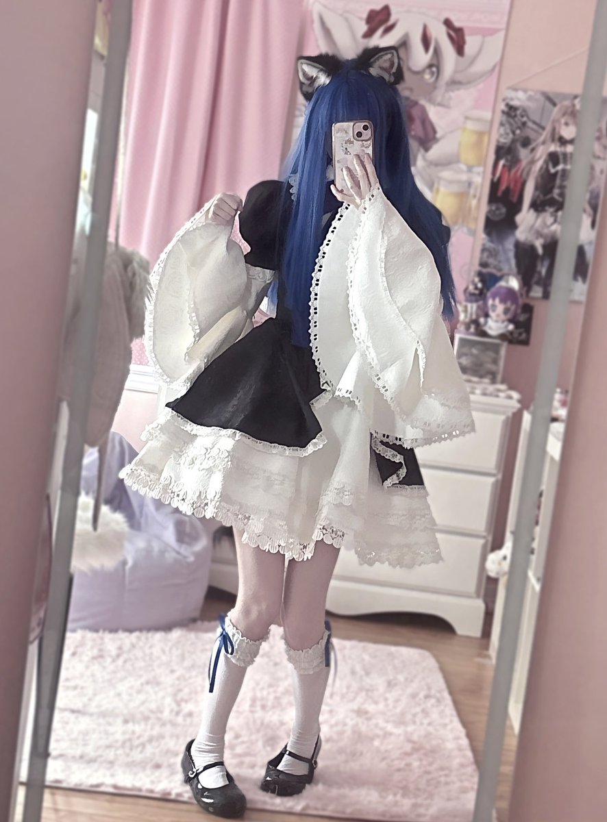 mew (^..^)ﾉ tweet media