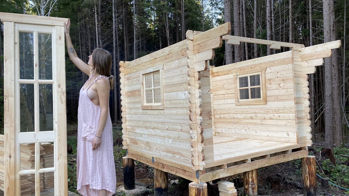 Nicolle Love tweet media