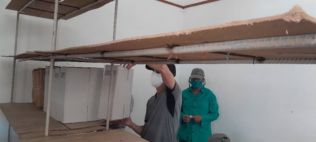 ahpvc1969's tweet photo. Primeras acciones concretas de reparación en el #AHMR para resanar parte del techo de la institución el mes próximo. En tanto, se garantizan la preservación de los fondos documentales y la atención a la población y a los usuarios especializados de la región. https://t.co/b8MWq7OV9Z