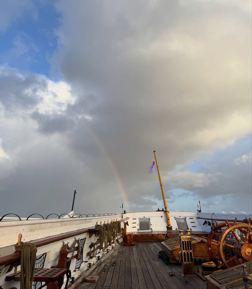 Lili Reinhart Online tweet media