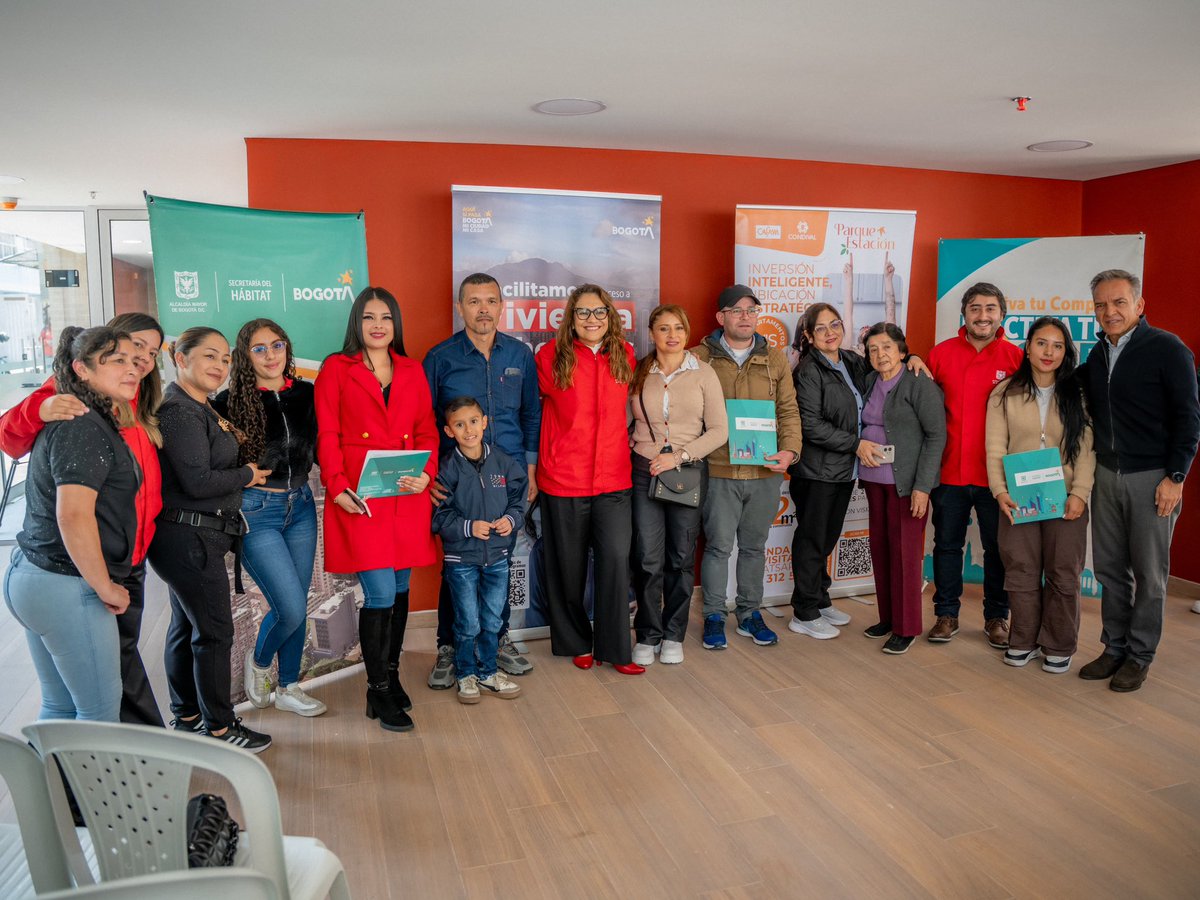 habitatbogota's tweet photo. Hay sueños que no hacen ruido…
pero transforman generaciones enteras.

Hoy, en Bosa y Rafael Uribe Uribe, más familias abren la puerta a un nuevo comienzo: un hogar, una oportunidad, una vida distinta, gracias a #ReactivaTuCompra. 🏡🤍 https://t.co/UmJ7xBd3RY