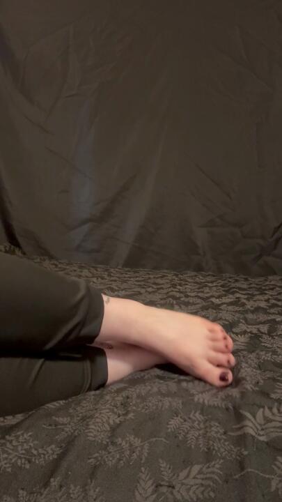 Ladykeeksx's tweet photo. Feet + small cock cuck phone sex https://t.co/tN1Buj0jGm #realloyalfans https://t.co/W3UpMutn4K